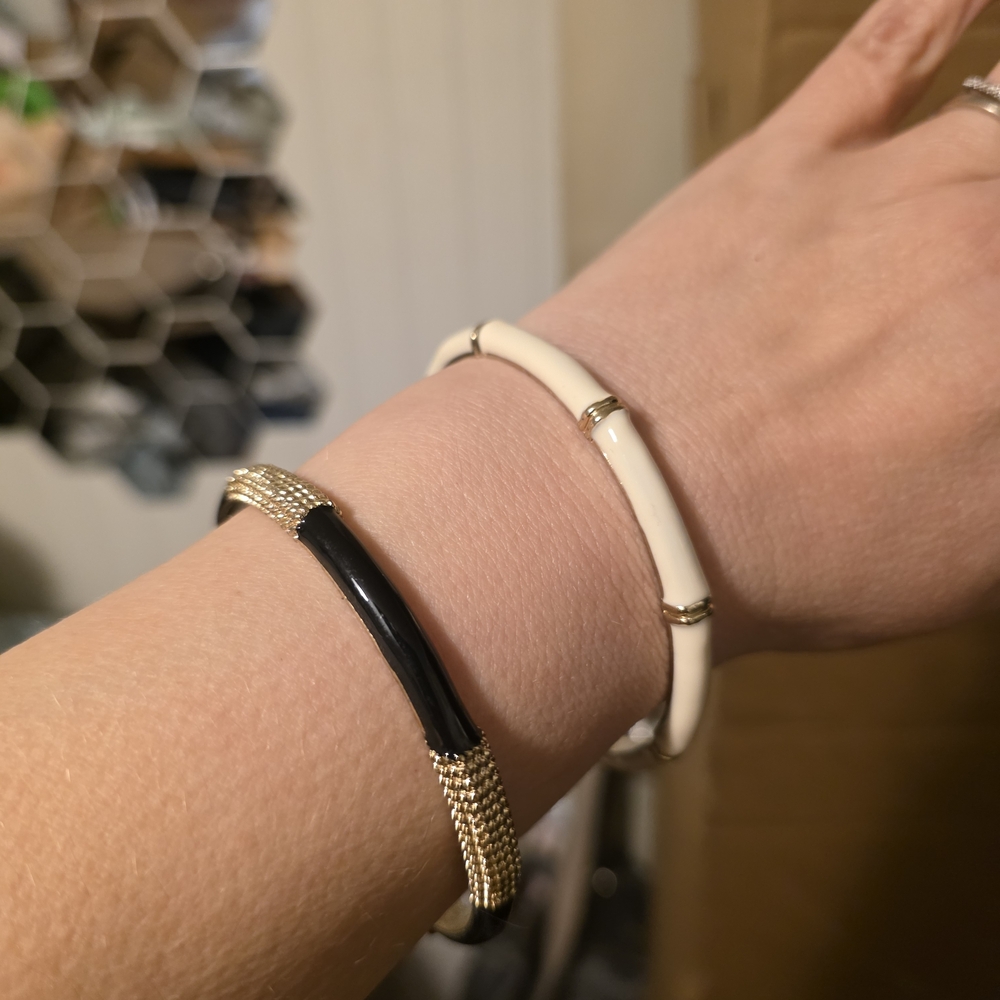 Elegant Black and White Bracelet Set